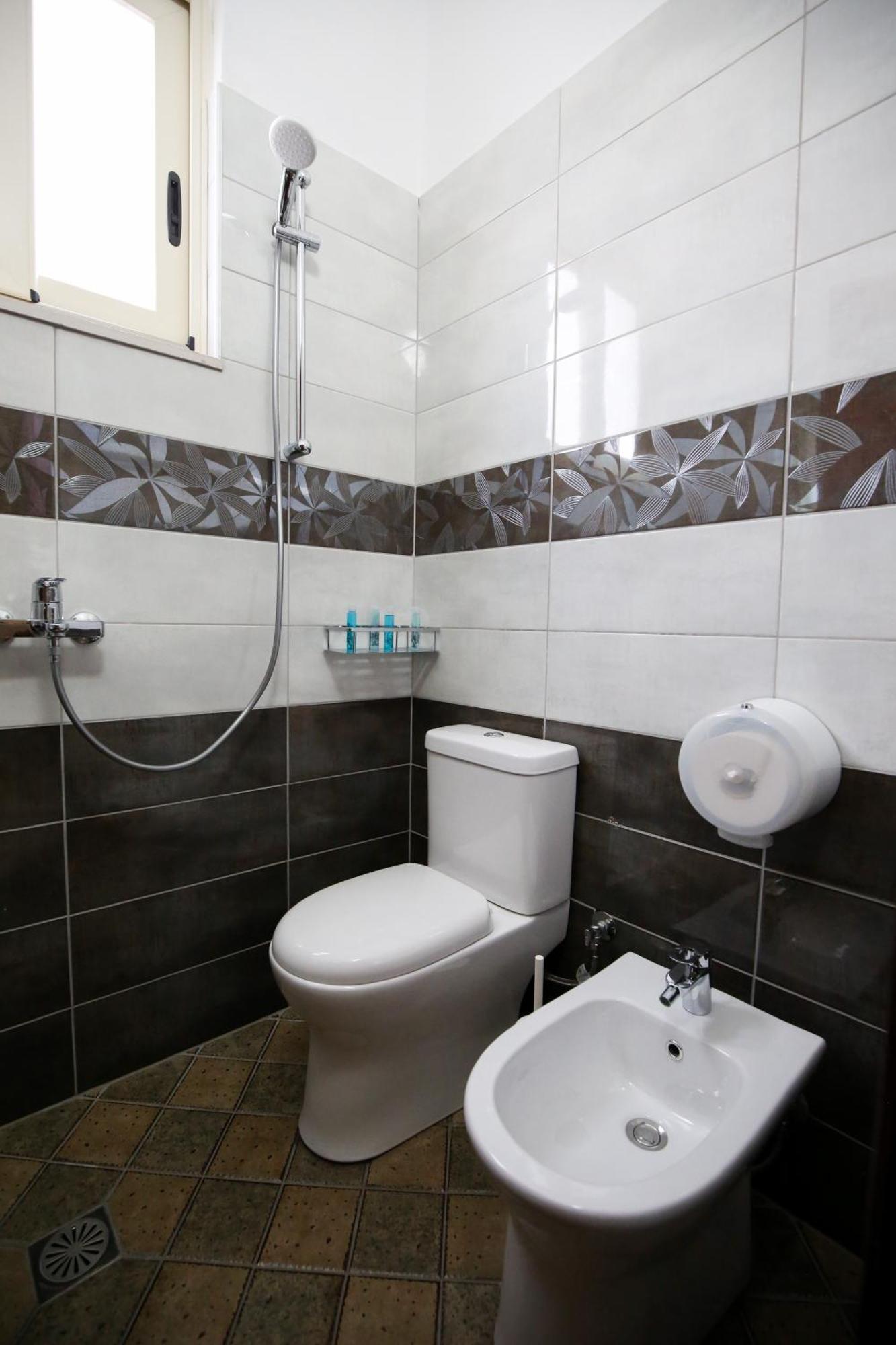 Hotel Vd Roleks Vlore Exterior photo